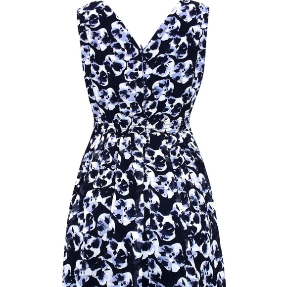 Crossover Front Sleeveless Floral Print Dress - Picture 4 of 6